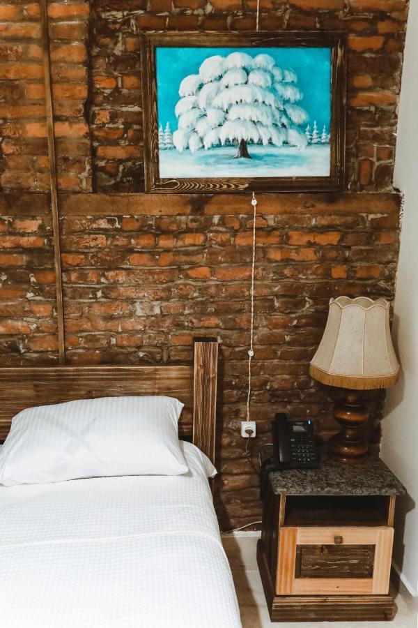 Hotel Verdzi คูทายสิ ภายนอก รูปภาพ