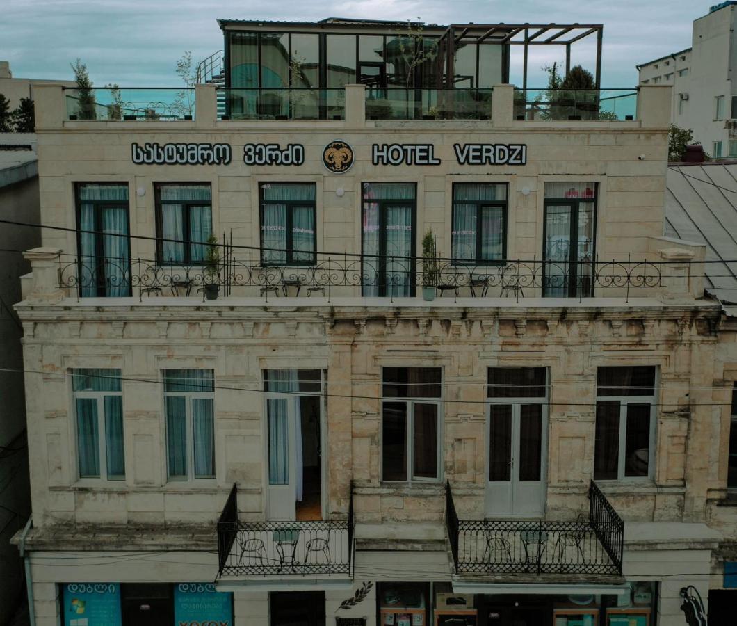Hotel Verdzi คูทายสิ ภายนอก รูปภาพ