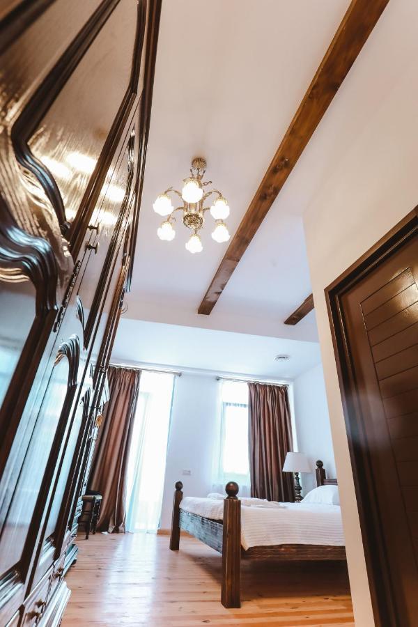 Hotel Verdzi คูทายสิ ภายนอก รูปภาพ