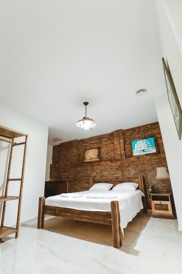 Hotel Verdzi คูทายสิ ภายนอก รูปภาพ