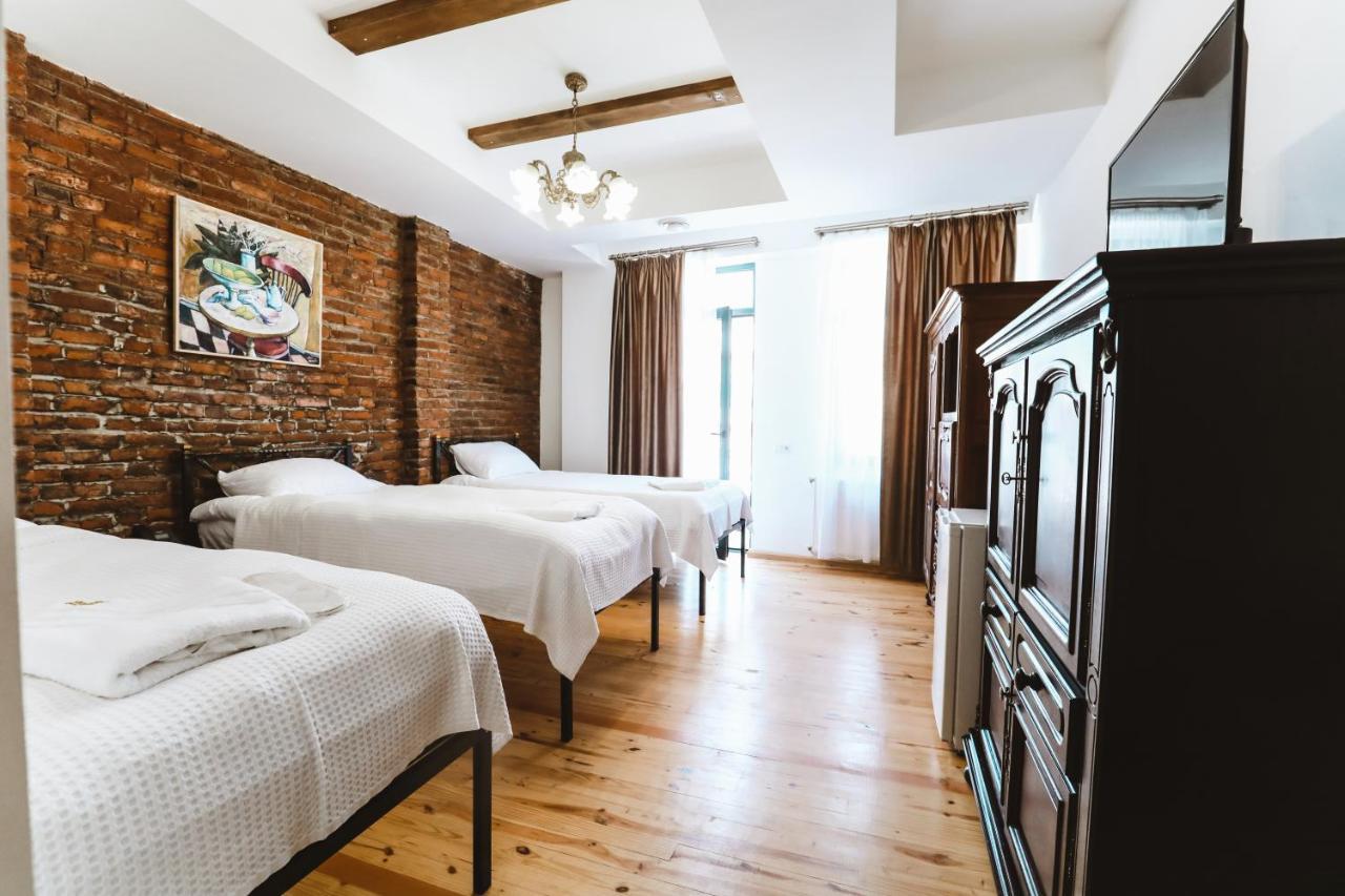 Hotel Verdzi คูทายสิ ภายนอก รูปภาพ