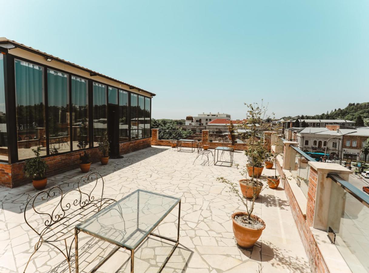 Hotel Verdzi คูทายสิ ภายนอก รูปภาพ
