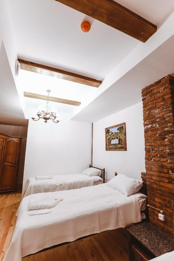 Hotel Verdzi คูทายสิ ภายนอก รูปภาพ