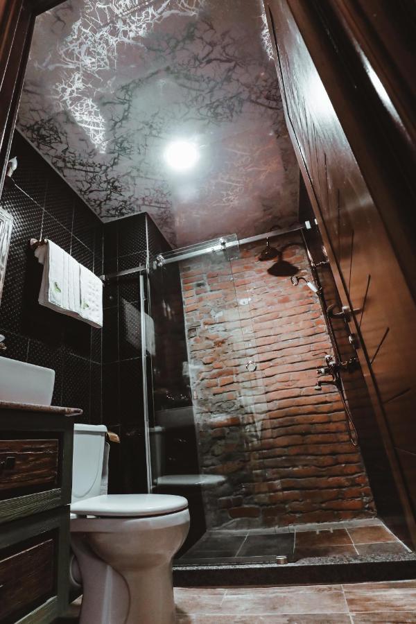 Hotel Verdzi คูทายสิ ภายนอก รูปภาพ